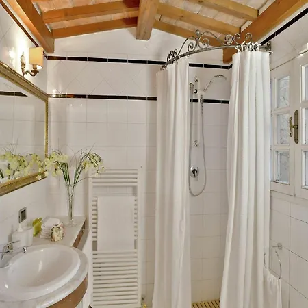 Lovely Art Nouveau With Swimming Pool Holiday home *