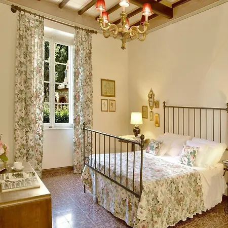 Lovely Art Nouveau With Swimming Pool Holiday home Lari