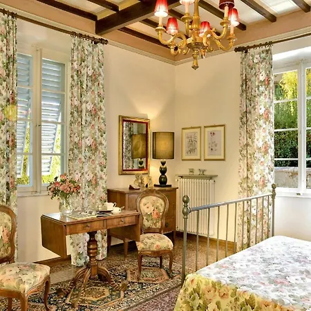 Holiday home Lovely Art Nouveau With Swimming Pool Lari