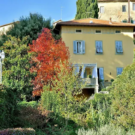 Holiday home Lovely Art Nouveau With Swimming Pool Lari